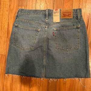 NWT Levi women’s skirt size 8